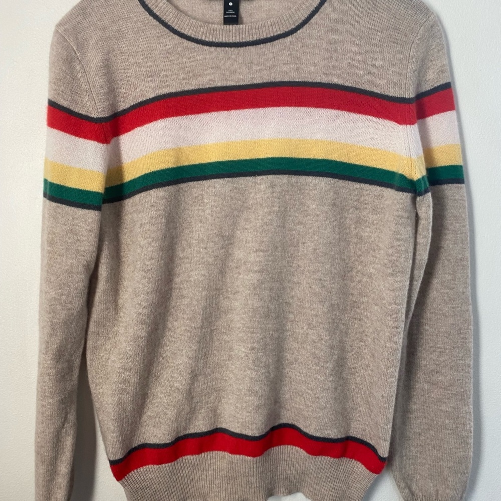 100% cashmere sweater, never worn! Size S